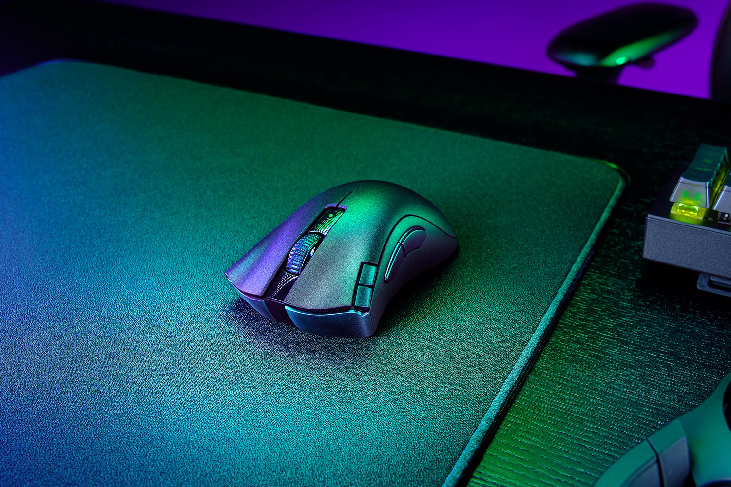 https___hybrismediaprod.blob.core.windows.net_sys-master-phoenix-images-container_h21_h0a_9250344468510_211026-deathadder-v2-x-hyperspeed-1500x1000-1